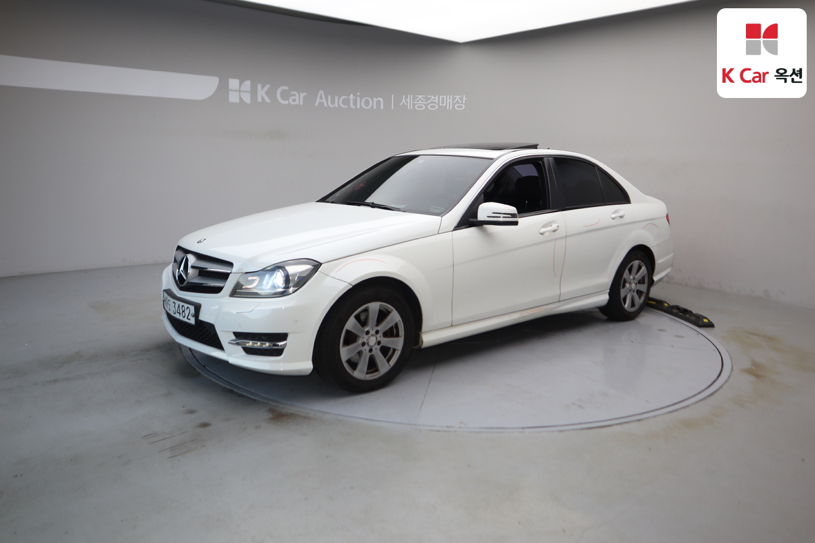 مرسيدس بنز سي كلاس 2013 - صورة 1