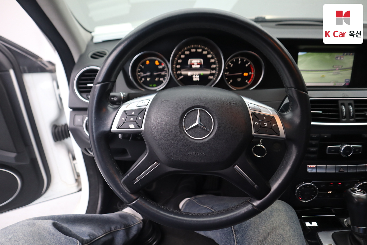 مرسيدس بنز سي كلاس 2013 - صورة 10