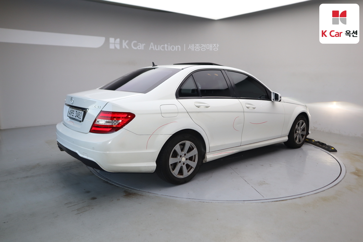 مرسيدس بنز سي كلاس 2013 - صورة 2