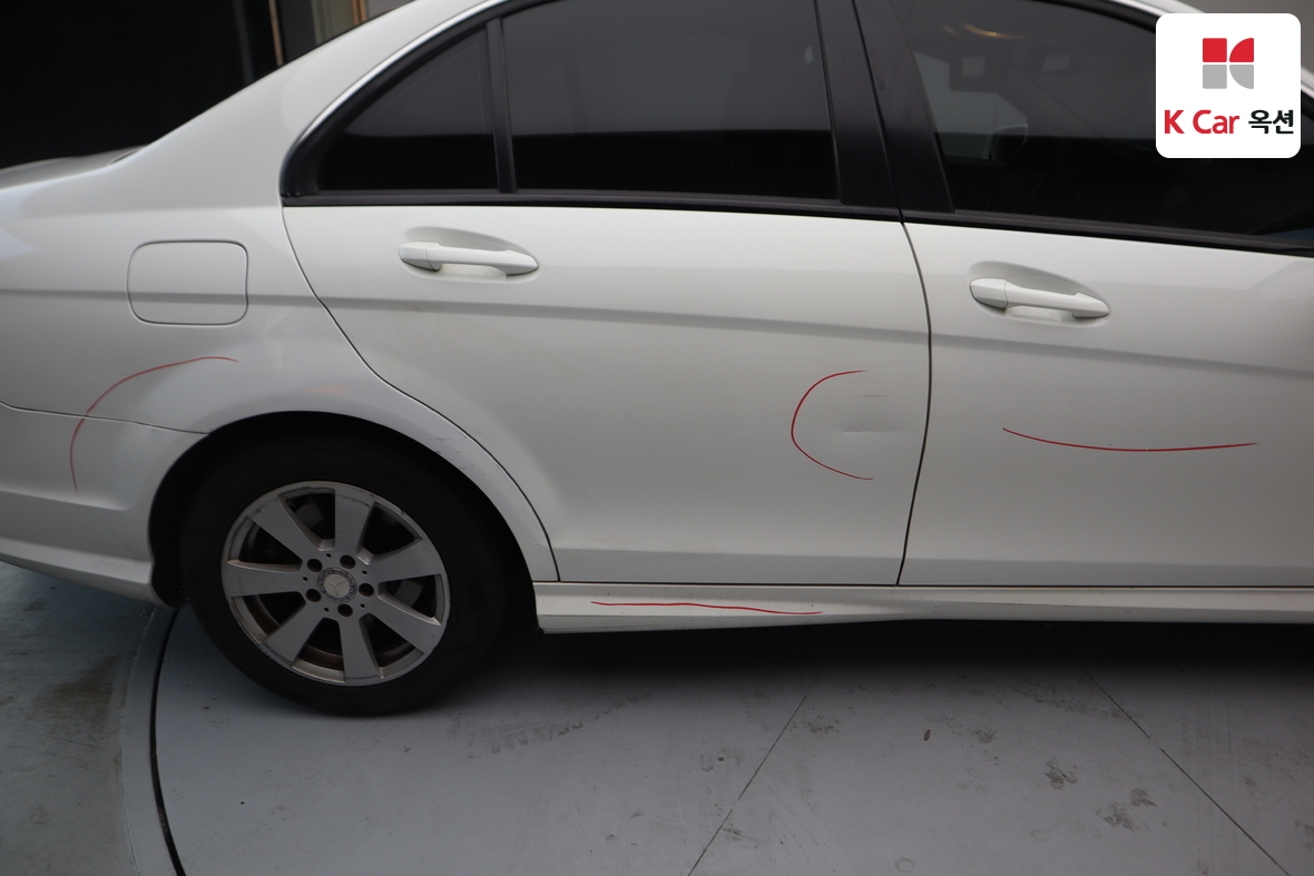 مرسيدس بنز سي كلاس 2013 - صورة 37