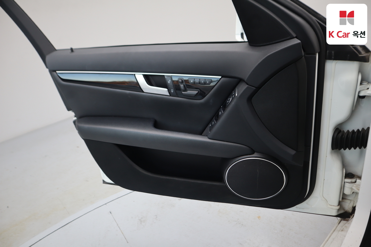 مرسيدس بنز سي كلاس 2013 - صورة 8