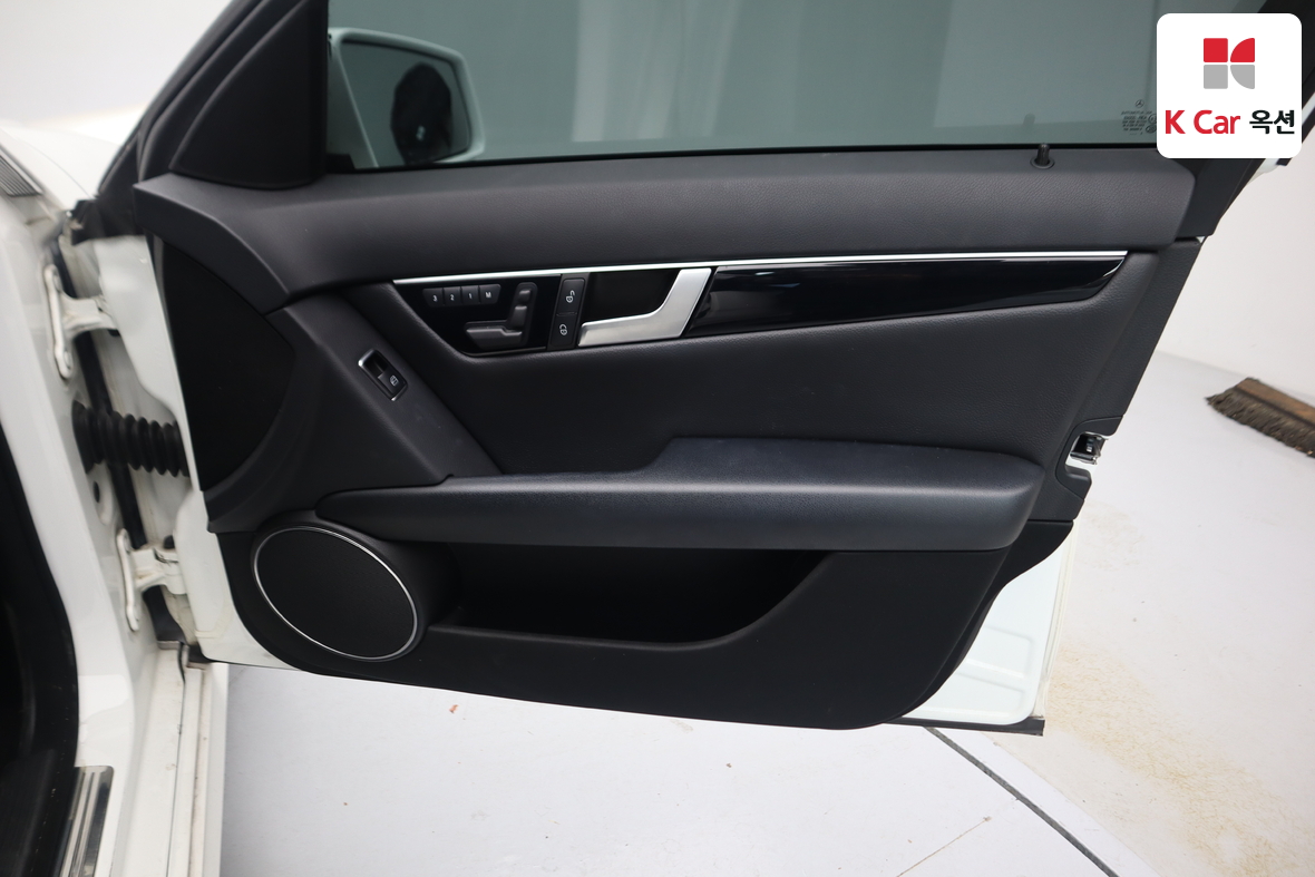 مرسيدس بنز سي كلاس 2013 - صورة 31