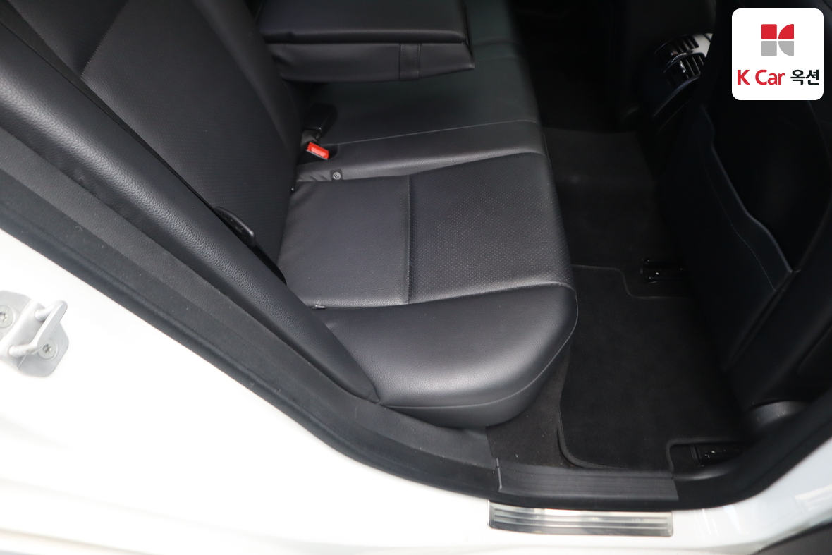 مرسيدس بنز سي كلاس 2013 - صورة 30