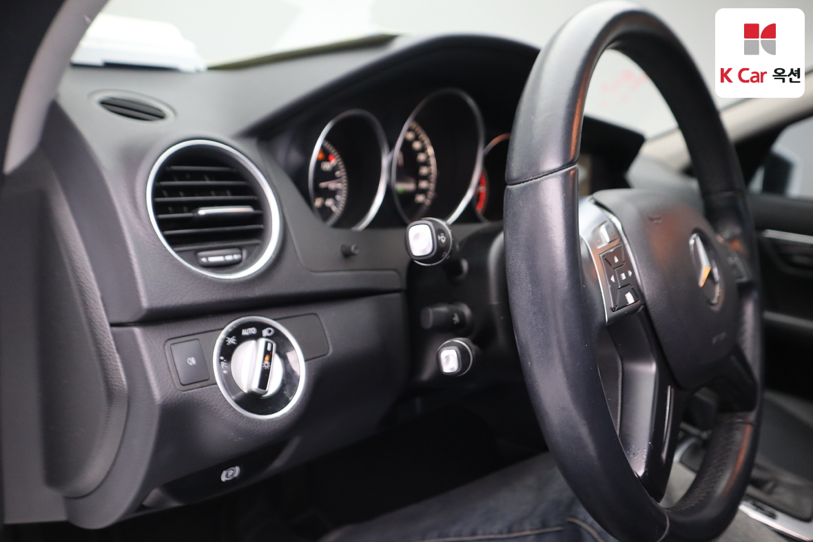 مرسيدس بنز سي كلاس 2013 - صورة 9