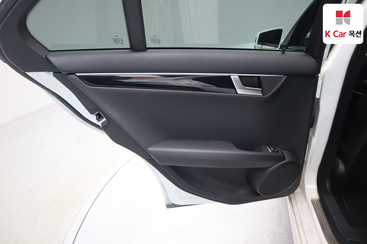 مرسيدس بنز سي كلاس 2013 - صورة 25