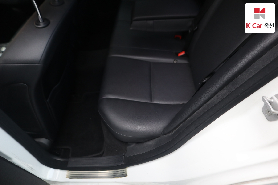 مرسيدس بنز سي كلاس 2013 - صورة 26