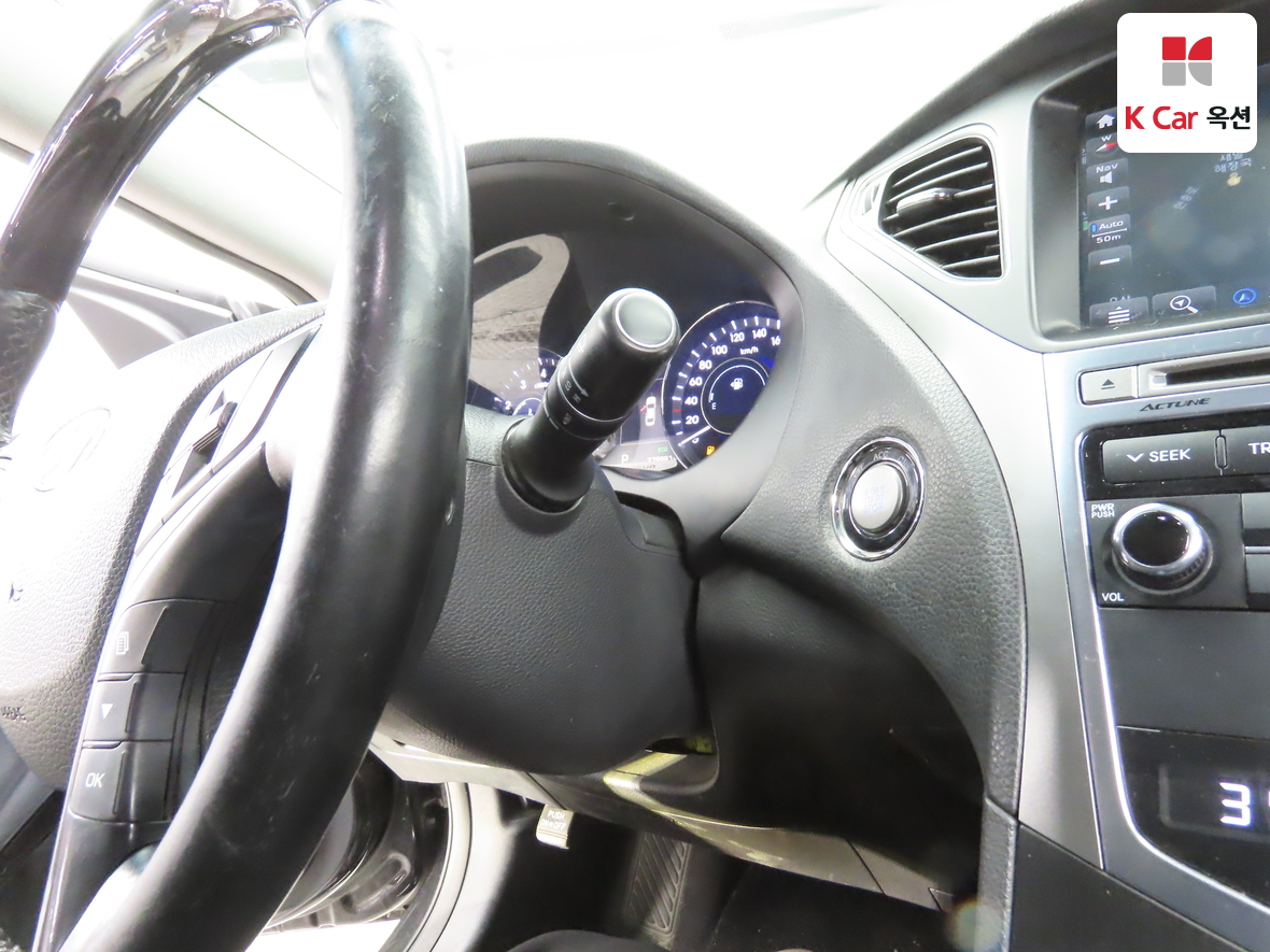 Hyundai AZERA 2017 - Image 11