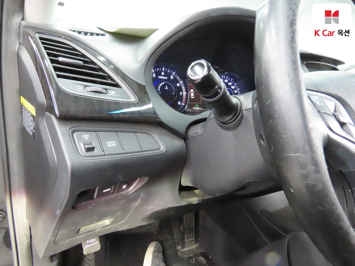 Hyundai AZERA 2017 - Image 9