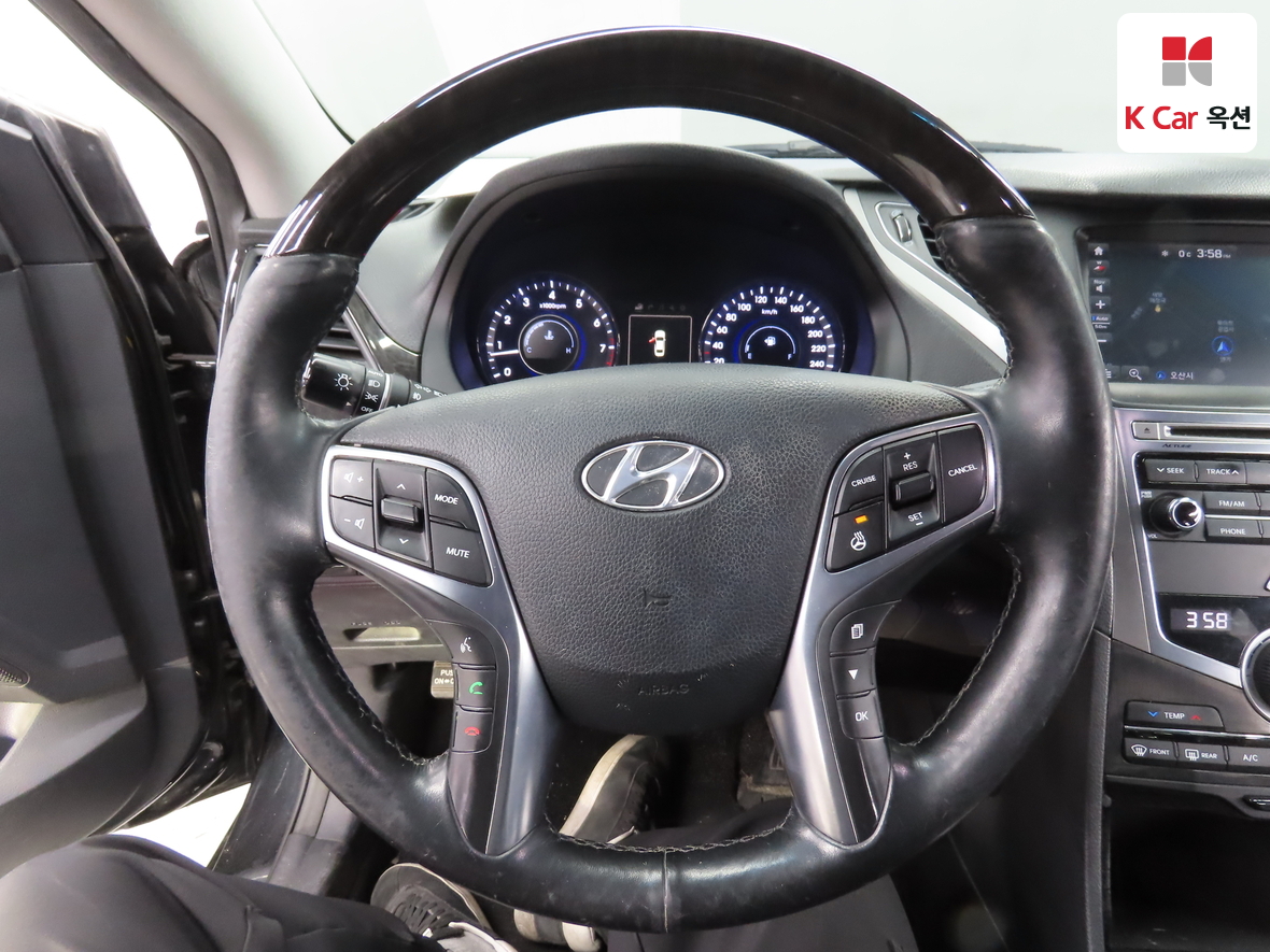 Hyundai AZERA 2017 - Image 10