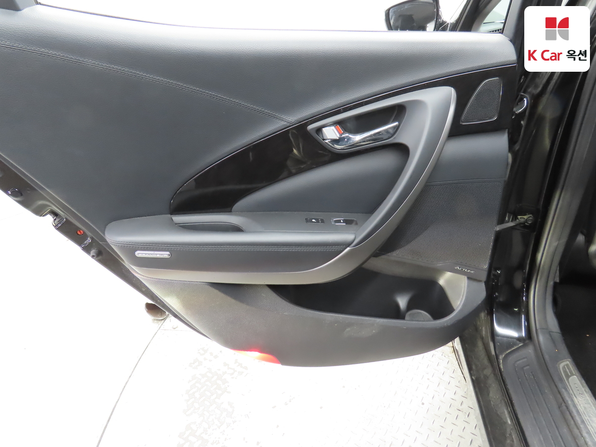 Hyundai AZERA 2017 - Image 23