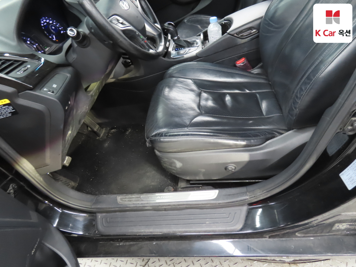 Hyundai AZERA 2017 - Image 18