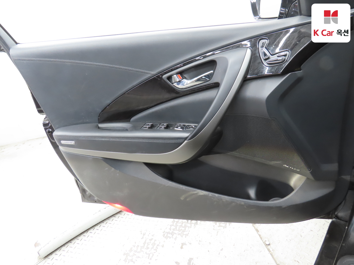 Hyundai AZERA 2017 - Image 8