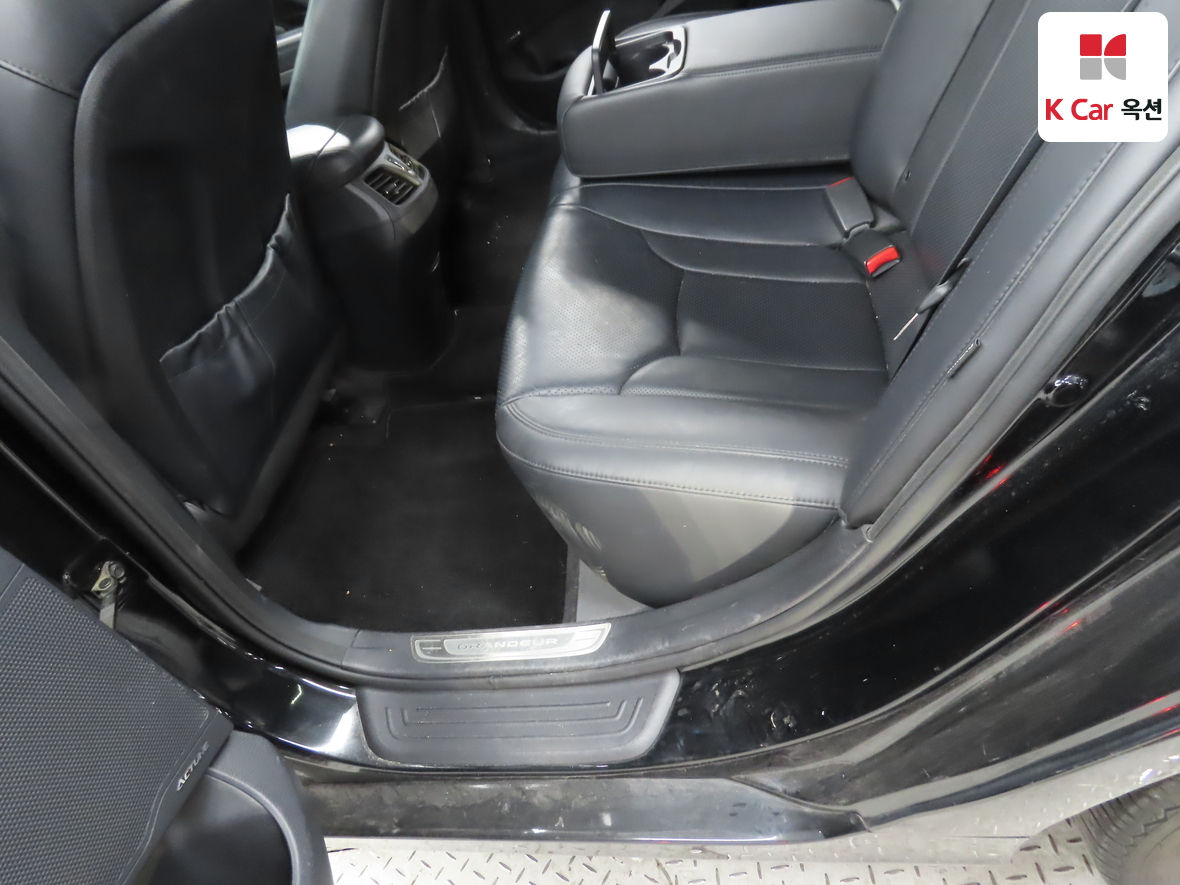 Hyundai AZERA 2017 - Image 24