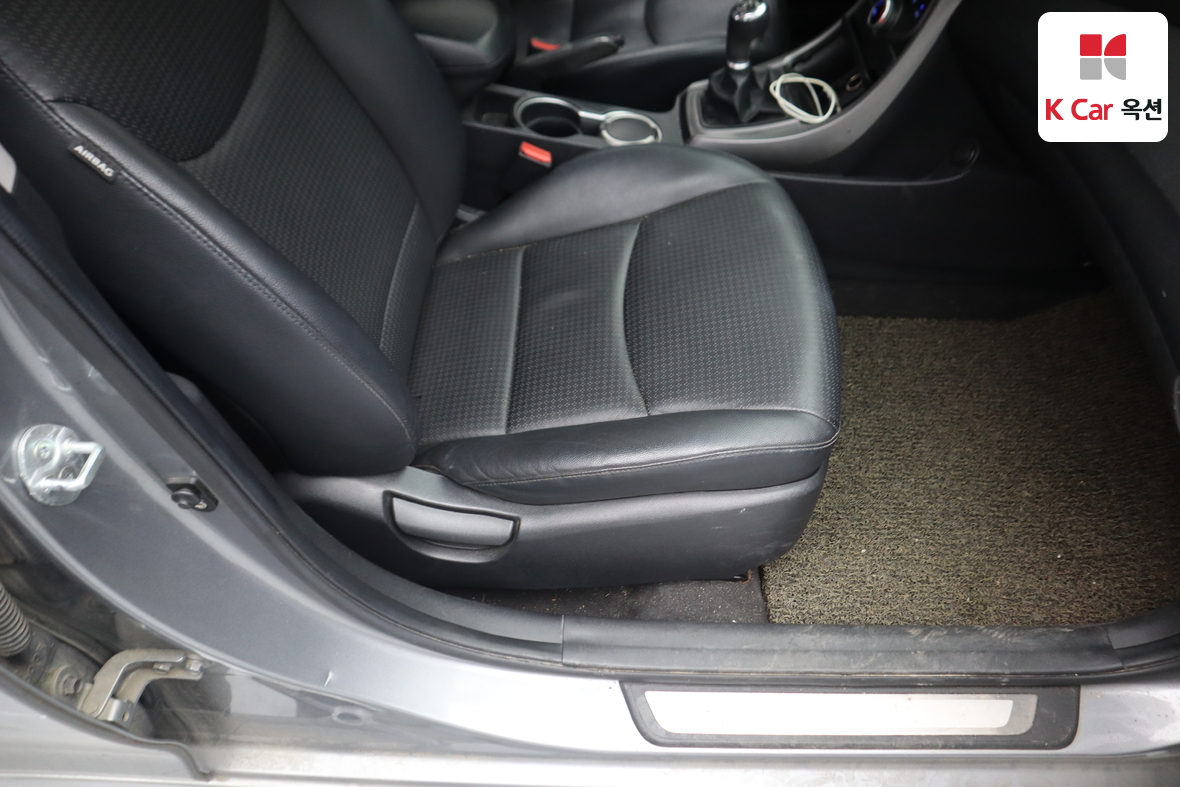 هيونداي إلانترا 2014 - صورة 28