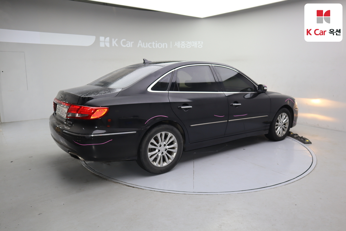 Hyundai Grandeur 2011 - Image 2