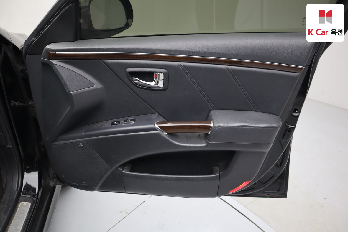 Hyundai Grandeur 2011 - Image 26