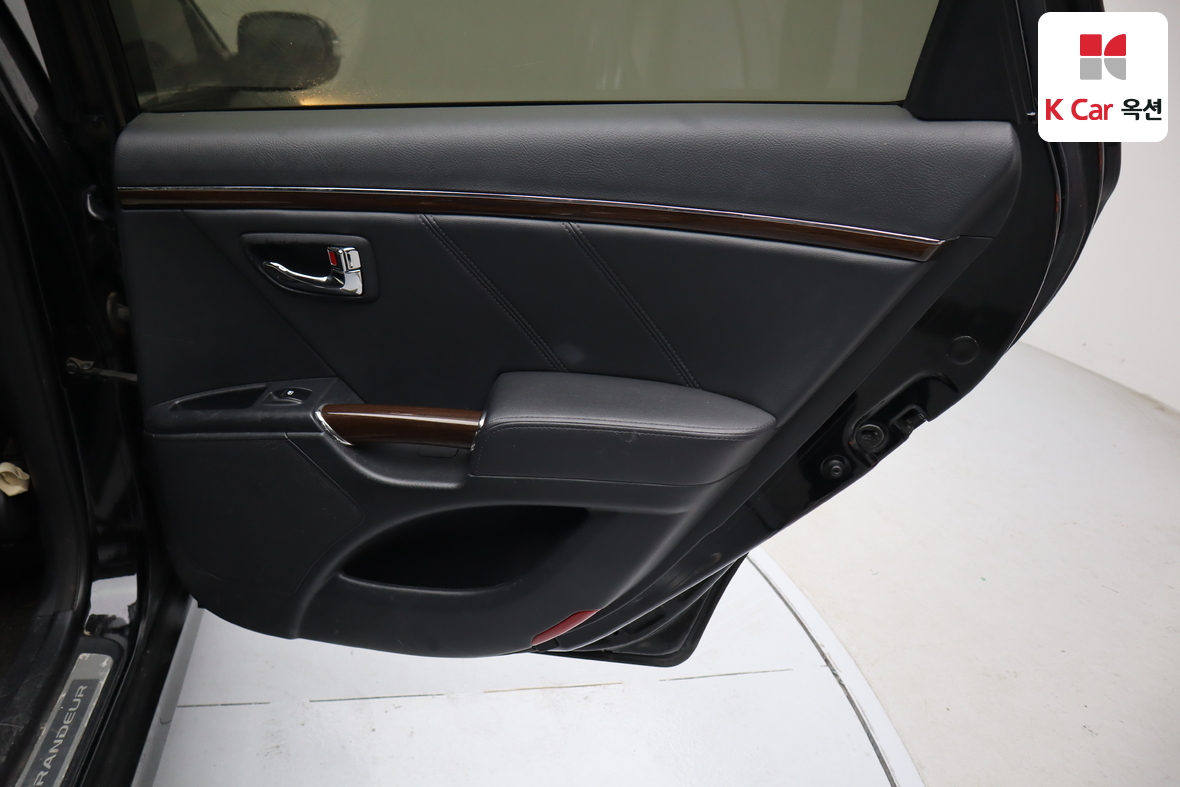 Hyundai Grandeur 2011 - Image 24