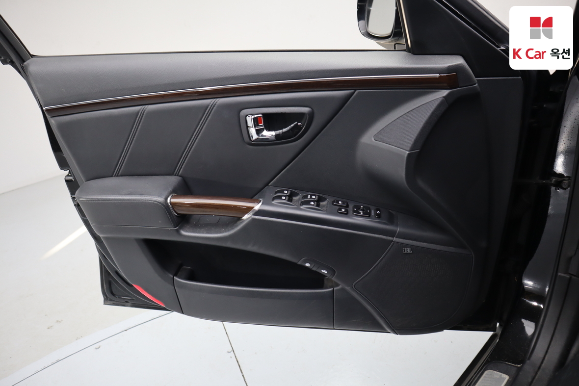 Hyundai Grandeur 2011 - Image 8