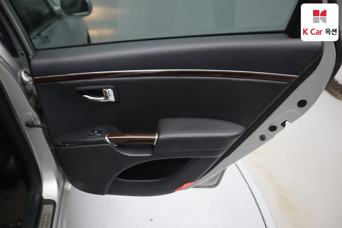 Hyundai Grandeur 2009 - Image 25