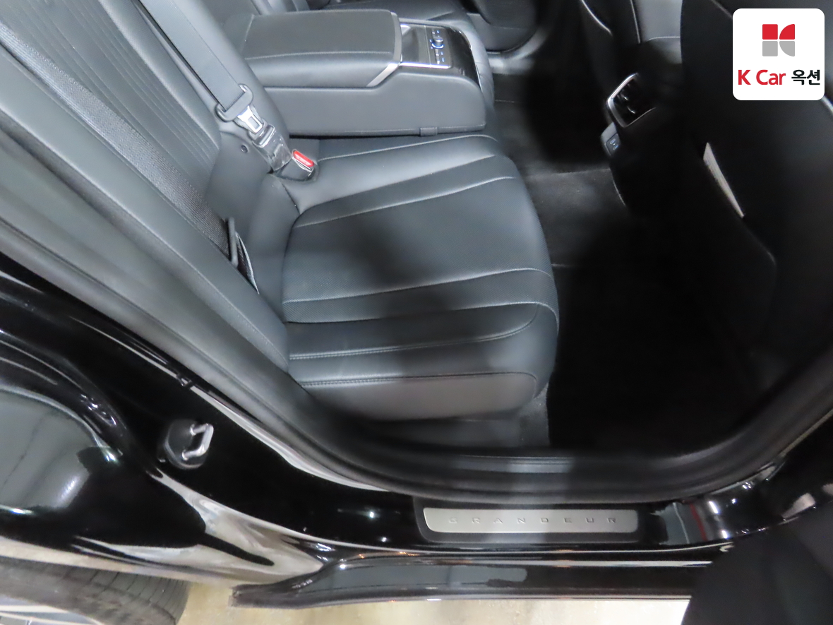 Hyundai AZERA 2023 - Image 31