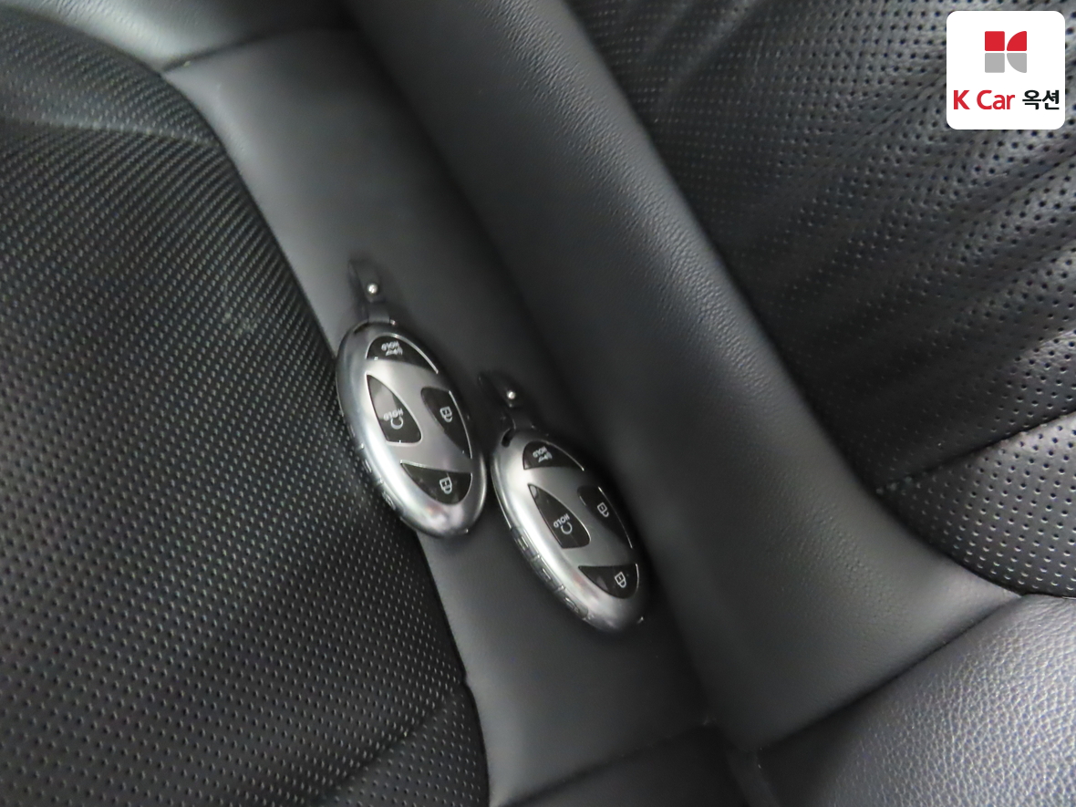 Hyundai AZERA 2023 - Image 17