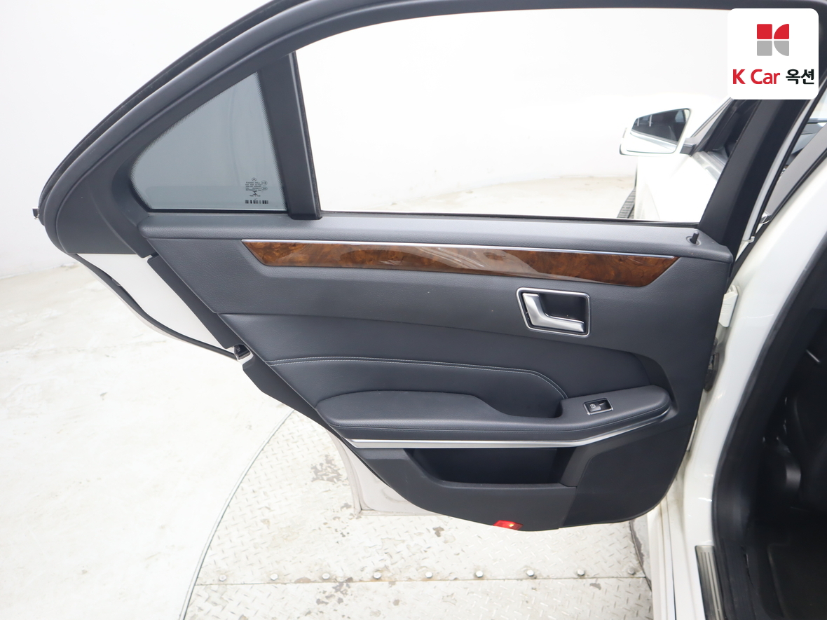 메르세데스-벤츠 E-클래스 2014 - 이미지 26