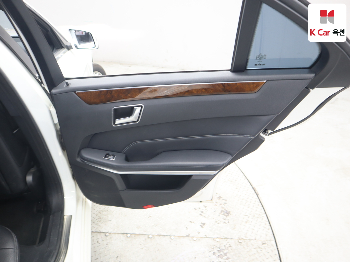 메르세데스-벤츠 E-클래스 2014 - 이미지 30