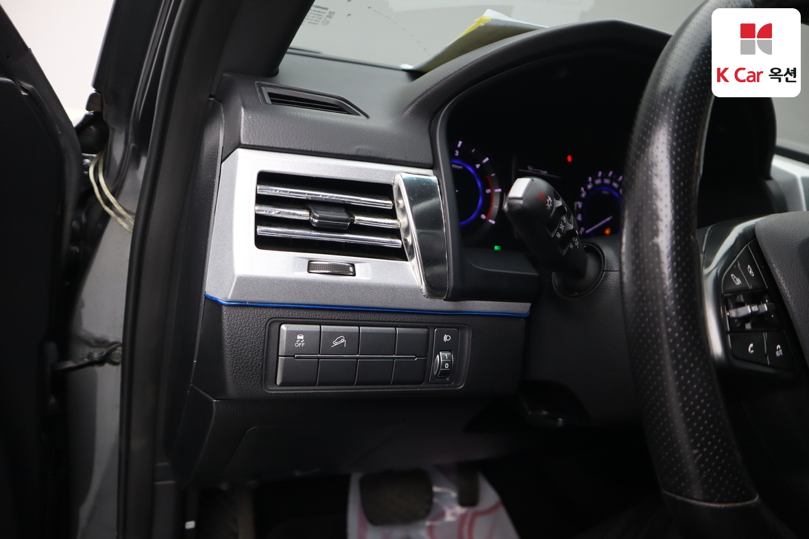 KG Mobility Rexton Sports Khan 2020 - Image 9