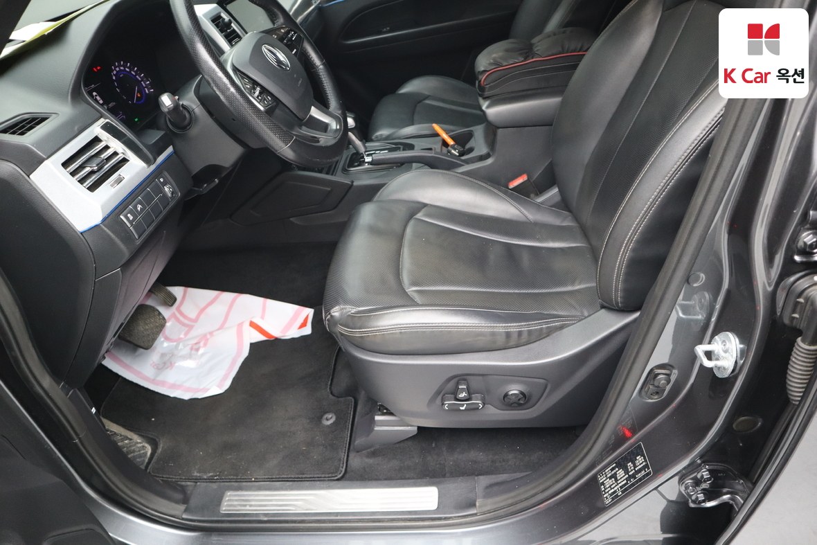 KG Mobility Rexton Sports Khan 2020 - Image 18