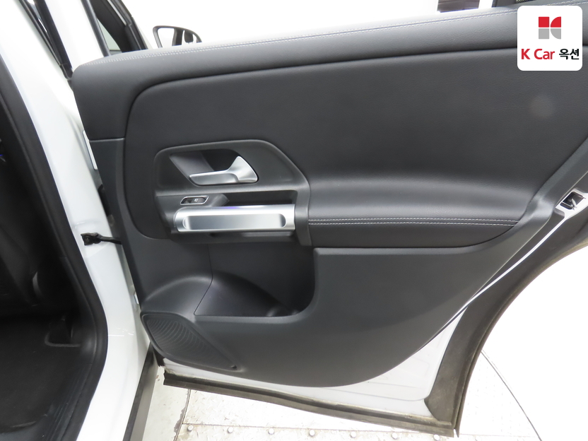 مرسيدس - GLB200d - Image 31