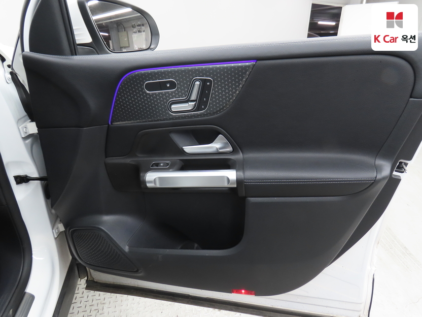 مرسيدس - GLB200d - Image 33