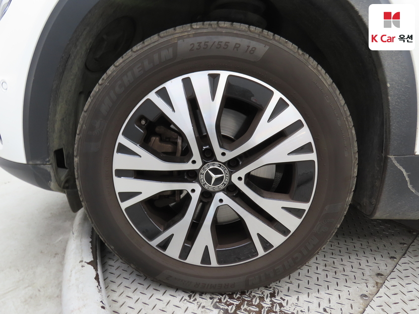 مرسيدس - GLB200d - Image 45