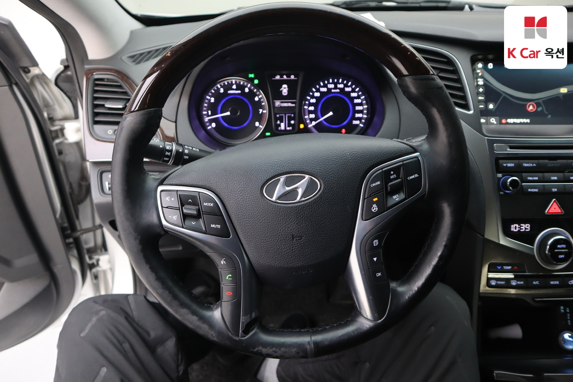 Hyundai AZERA 2015 - Image 10