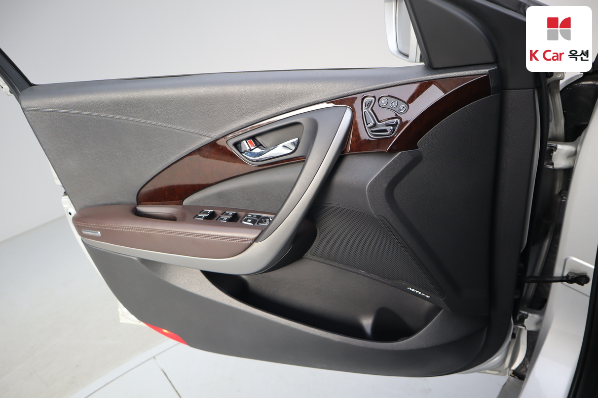 Hyundai AZERA 2015 - Image 8