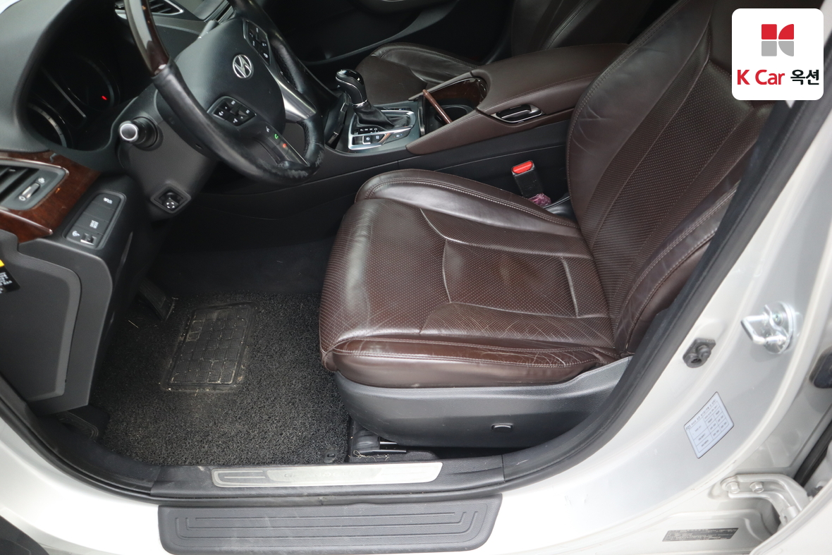 Hyundai AZERA 2015 - Image 18