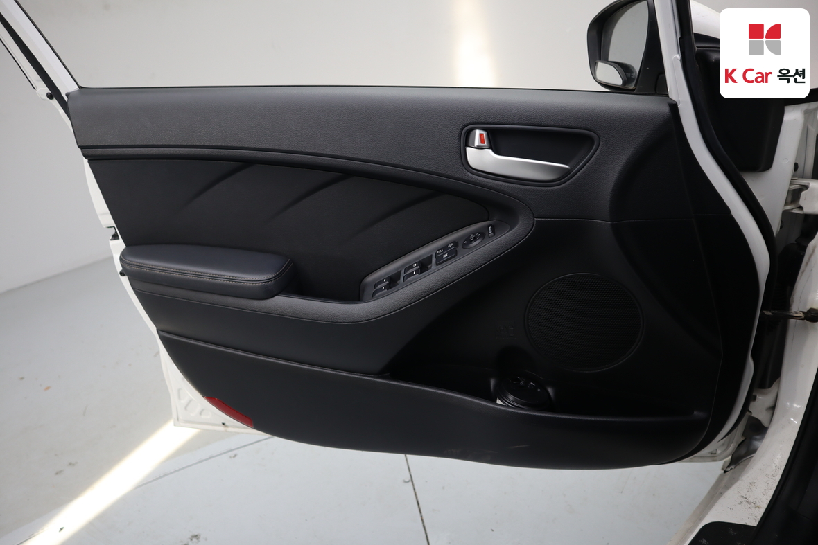 Kia K3 2013 - Image 8