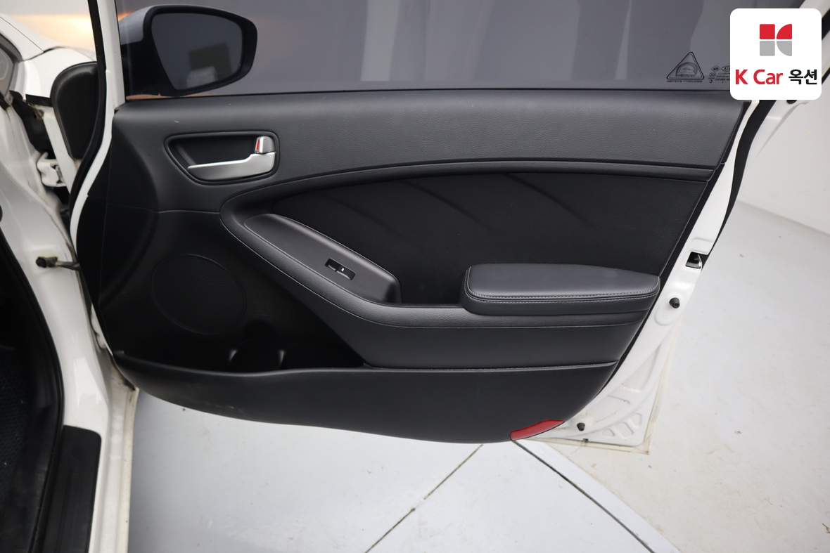 Kia K3 2013 - Image 29