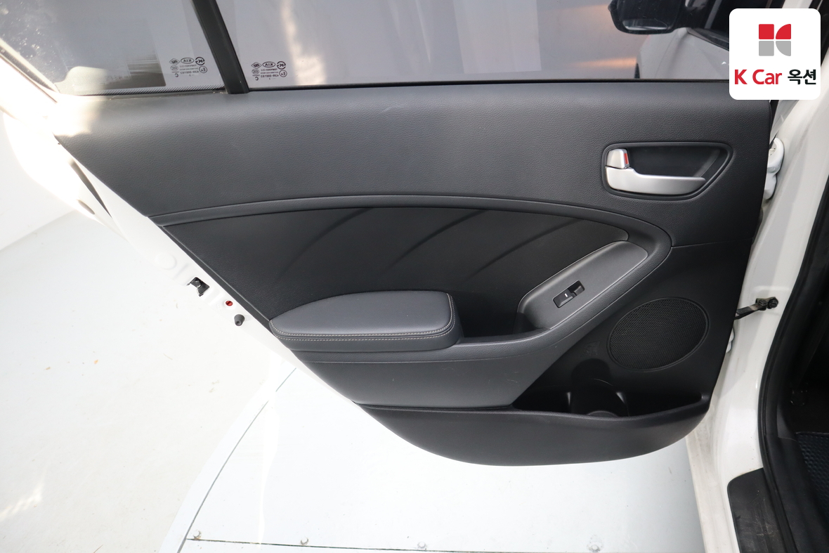 Kia K3 2013 - Image 23