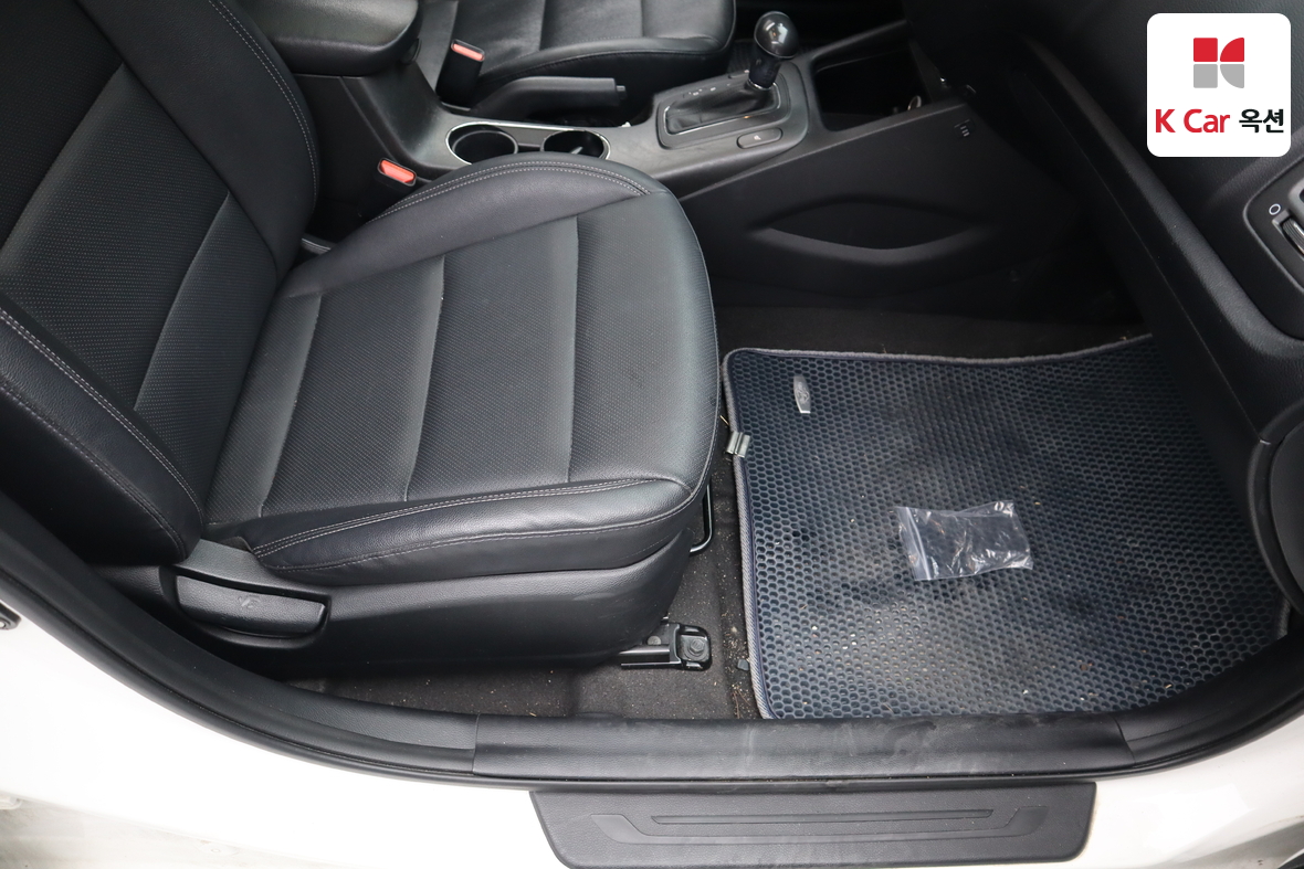 Kia K3 2013 - Image 30