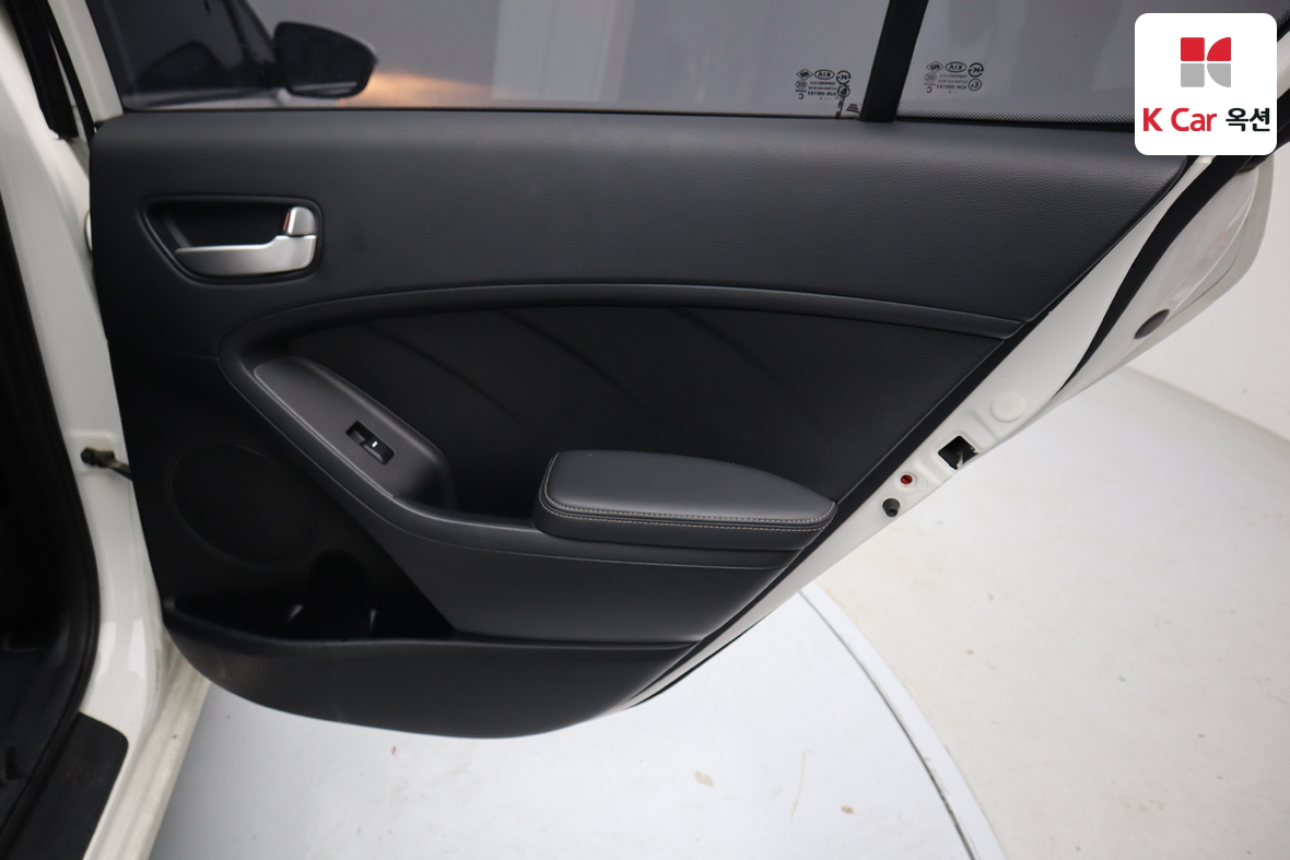 Kia K3 2013 - Image 27