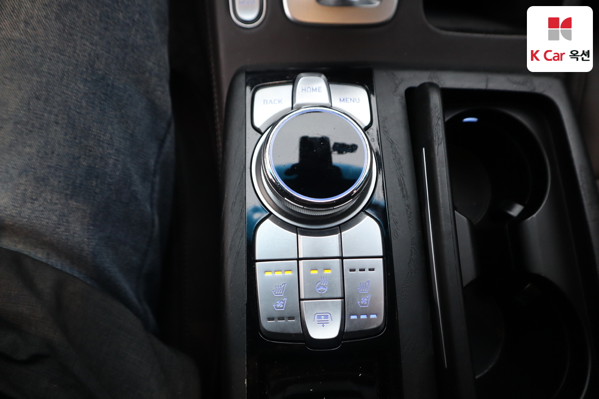 Genesis G90 2019 - Image 16