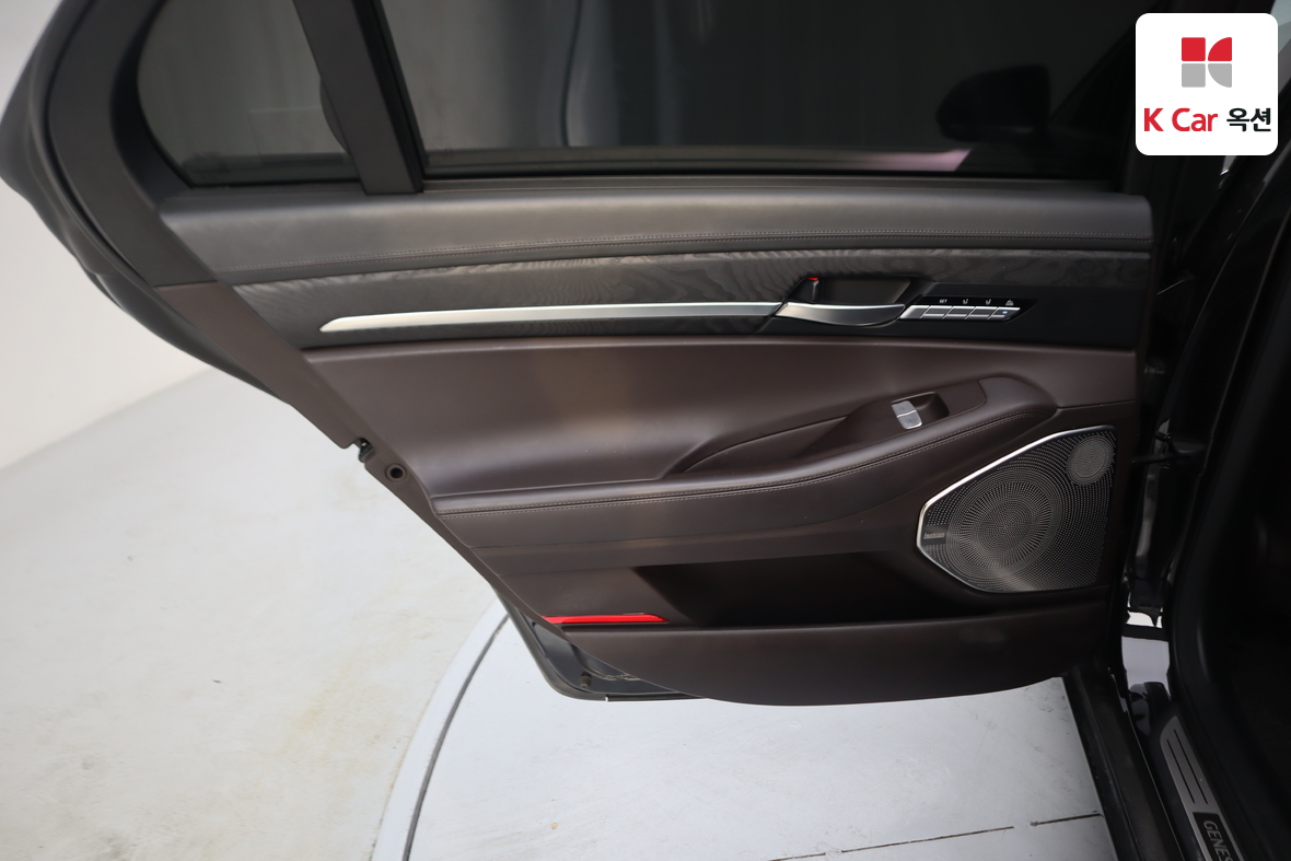 Genesis G90 2019 - Image 22