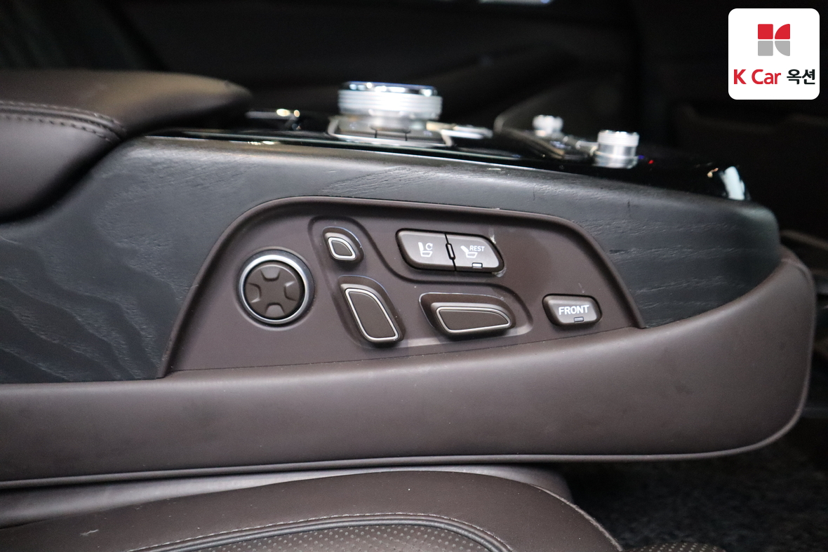 Genesis G90 2019 - Image 33