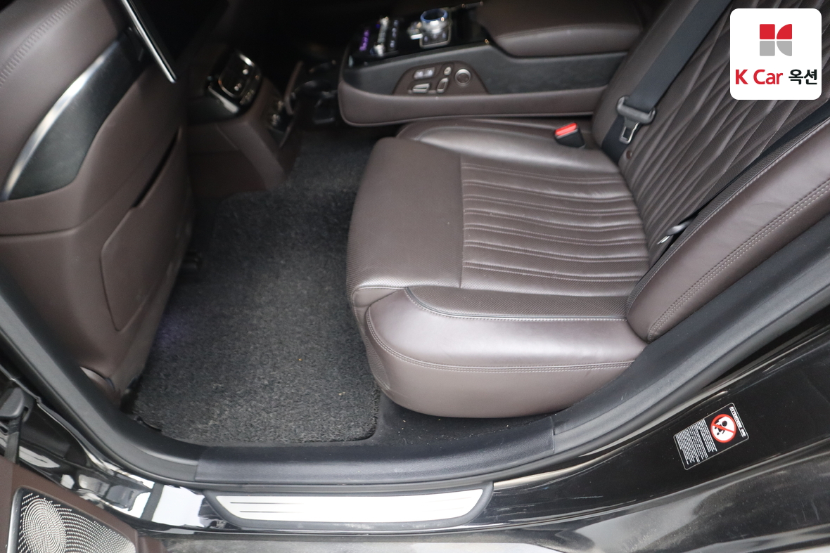 Genesis G90 2019 - Image 23