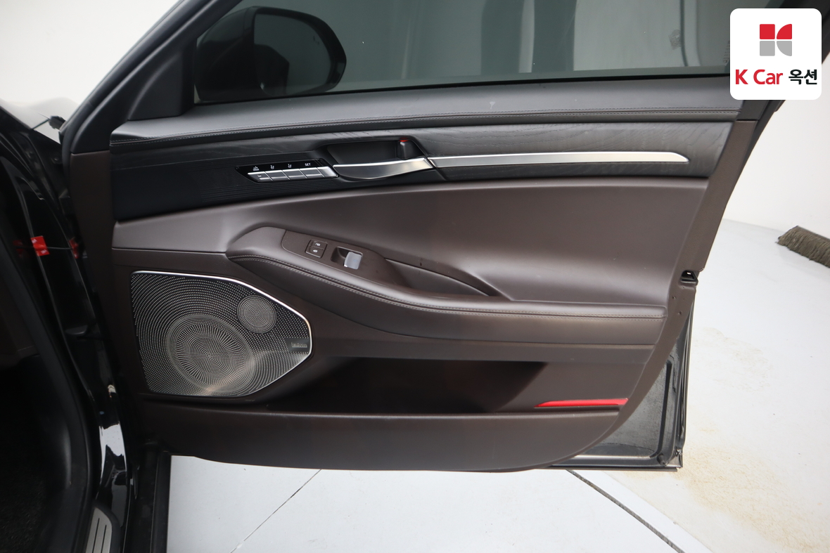 Genesis G90 2019 - Image 34