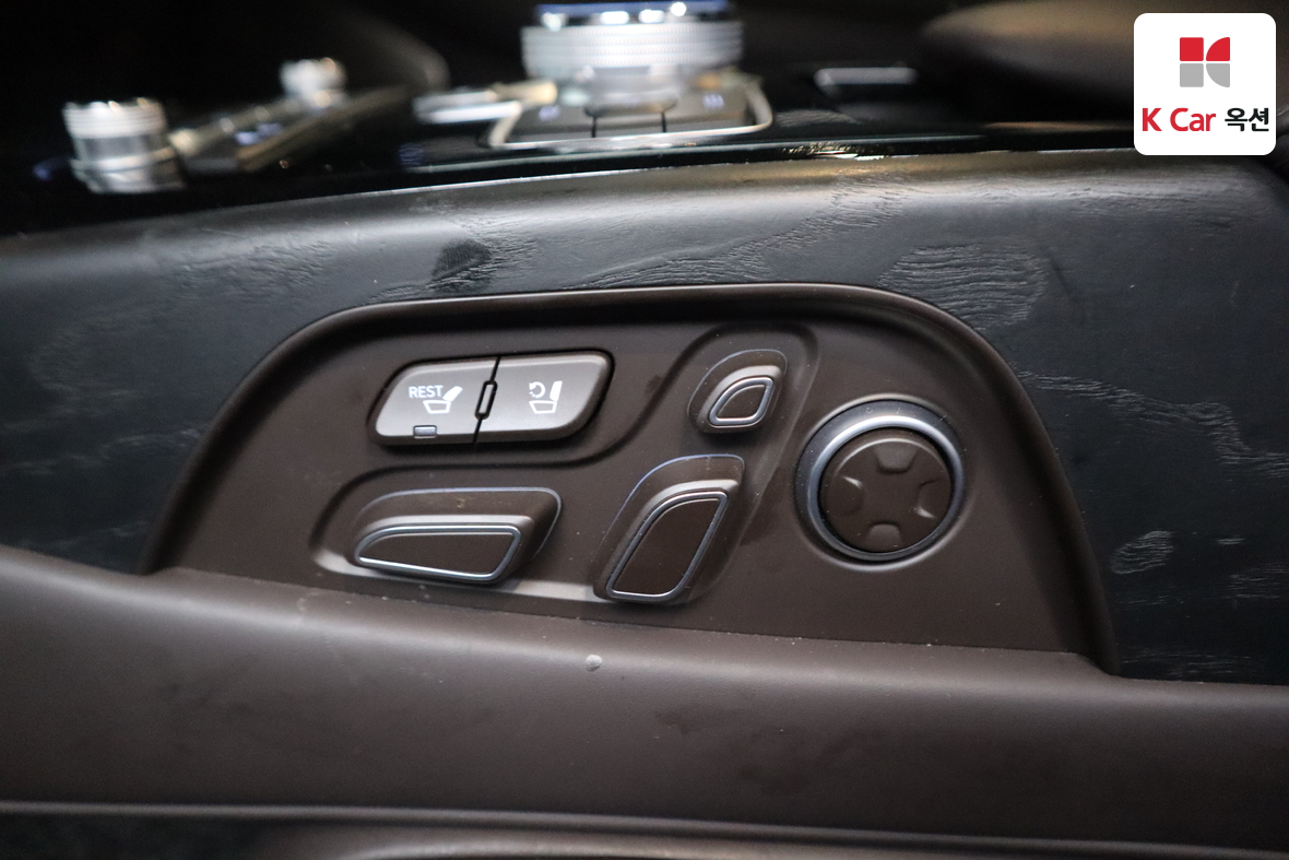 Genesis G90 2019 - Image 27