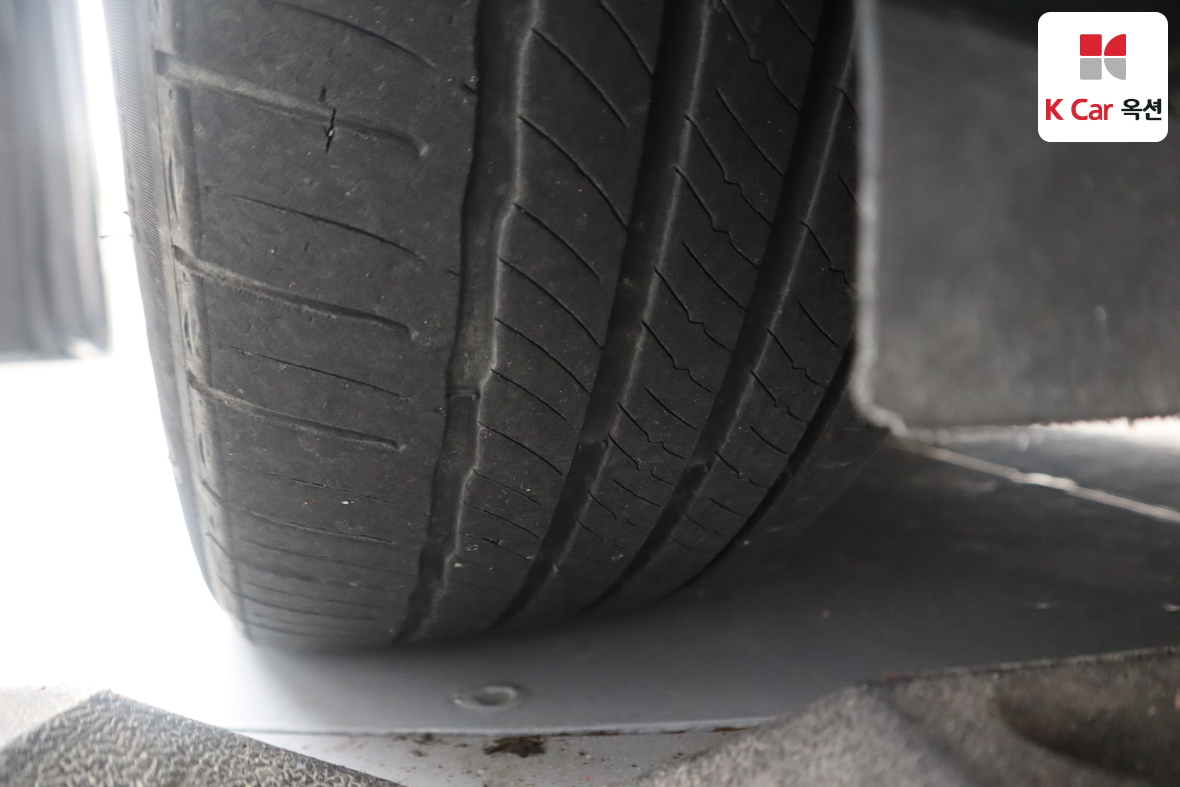 Genesis G90 2019 - Image 37