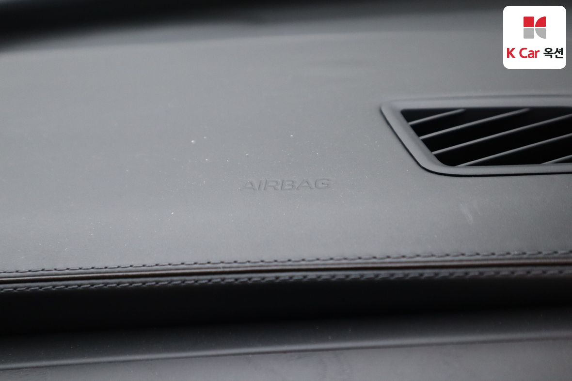 Genesis G90 2019 - Image 36