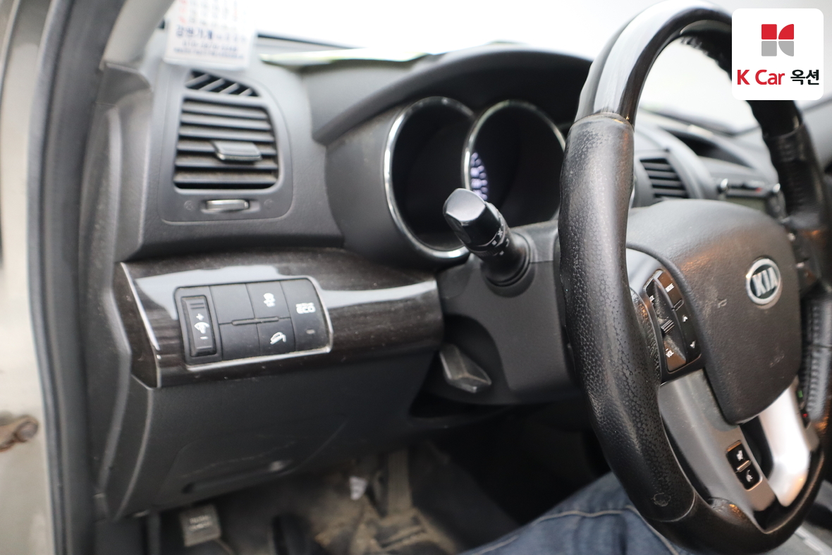 Kia Sorento 2010 - Image 9