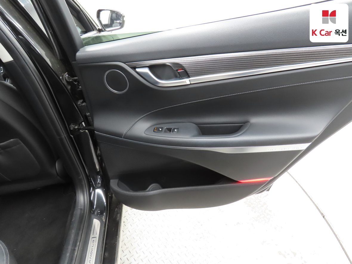 Hyundai AZERA 2019 - Image 26